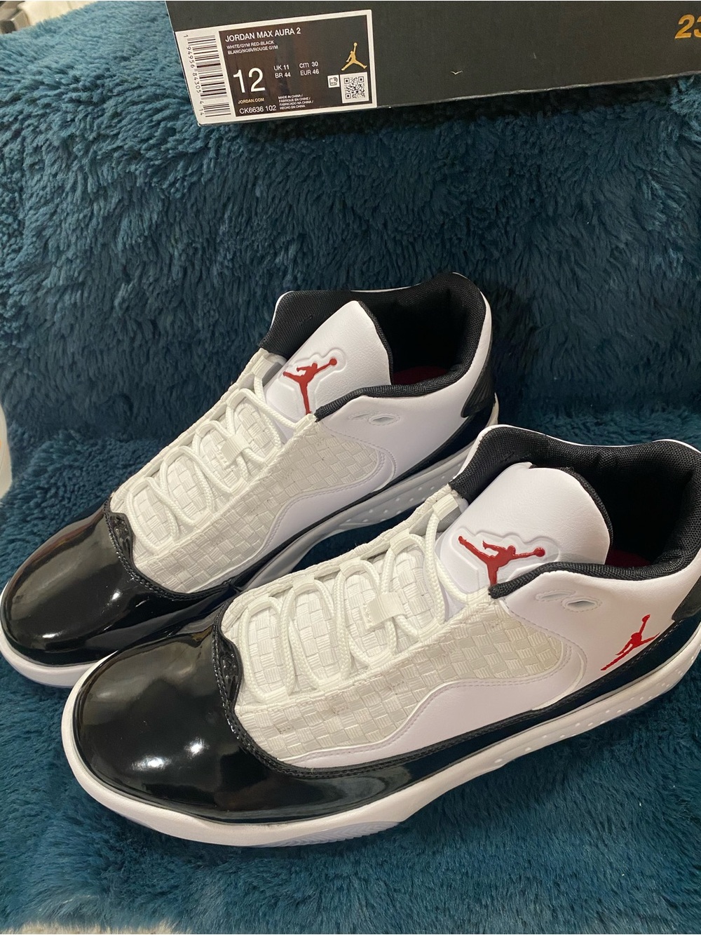 Men's Jordan Max Aura 2 Mid Sneakers – Size US 12 – Brand New